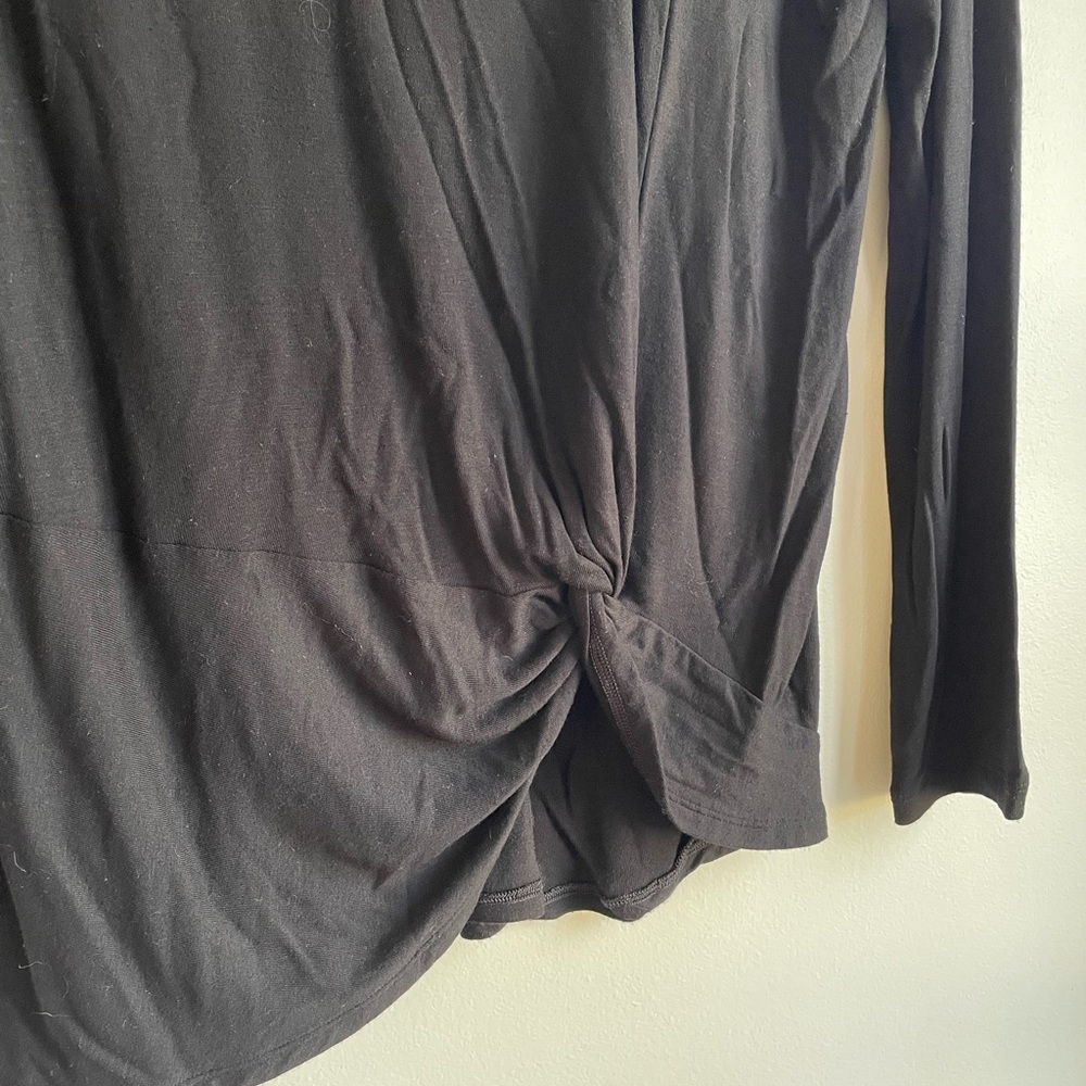 CAbi #3801 Reveal Twist Bottom Black V Neck Knit Tee Shirt Size M - Picture 3 of 7